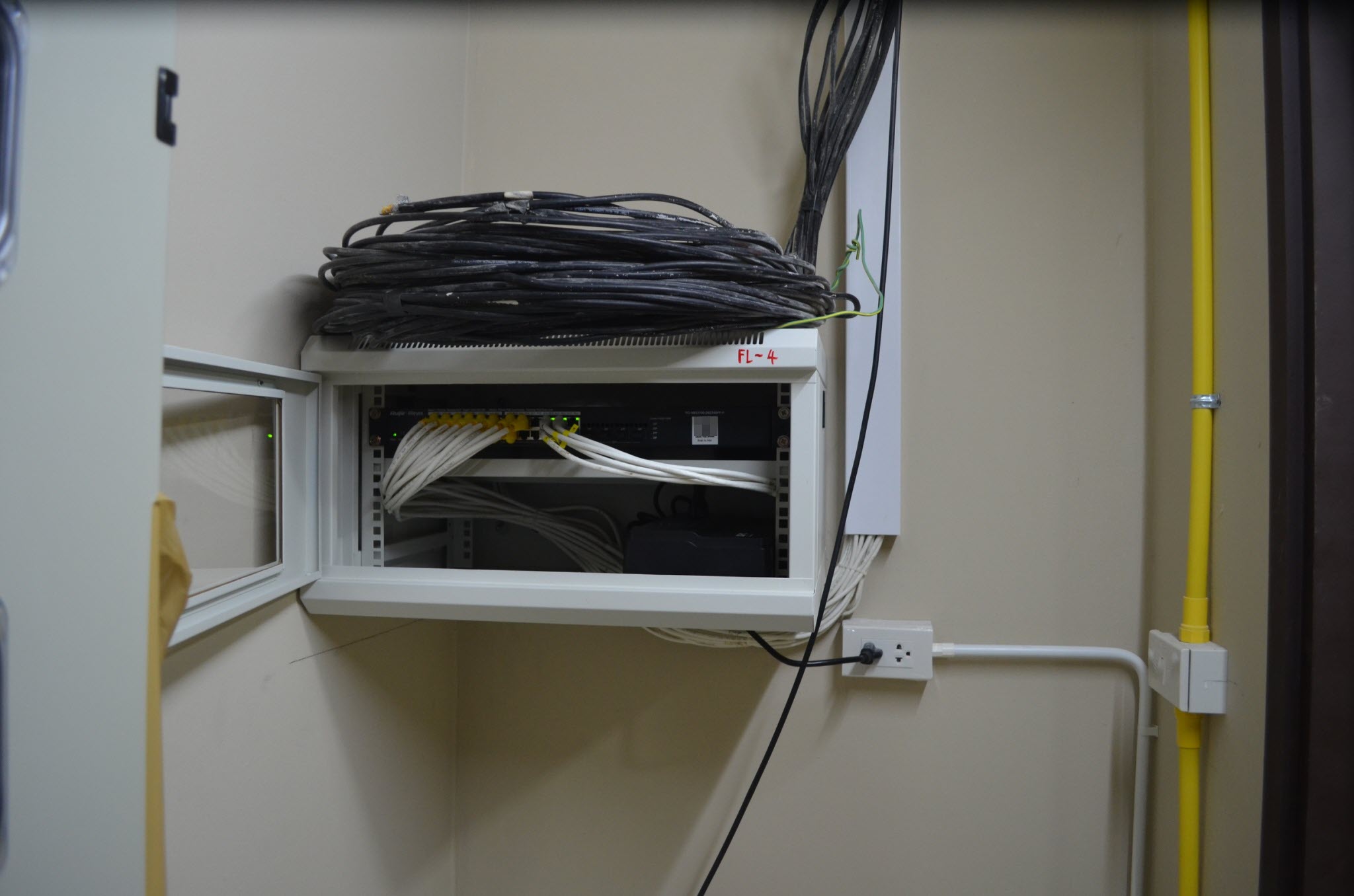 งานติดตั้งระบบ WIFI Internet ในอพาร์ทเม้นท์